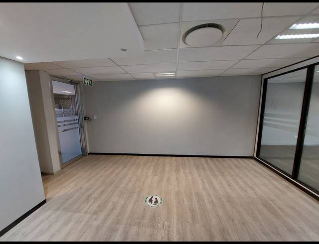 292M² OFFICE TO LET IN VORNA VALLEY